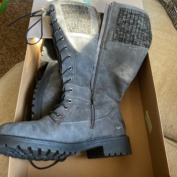 Never worn knee high boots - Picture 2 of 6